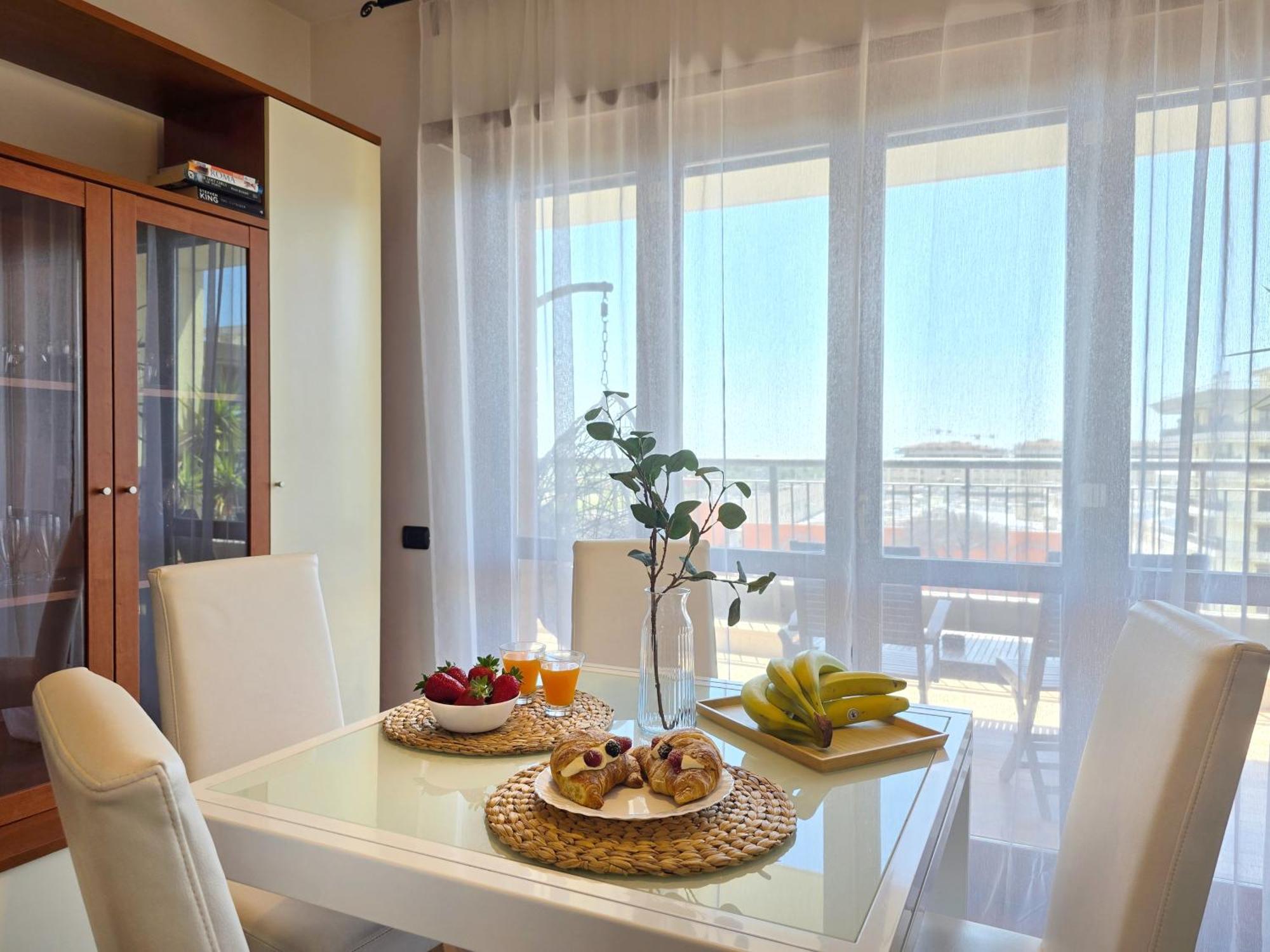 Golden Hour Apartment - Panoramic Terrace Fiumicino Bagian luar foto